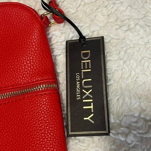 Deluxity Los Angeles Red Women Crossbody Messenger New with tags. - Picture 9 of 14